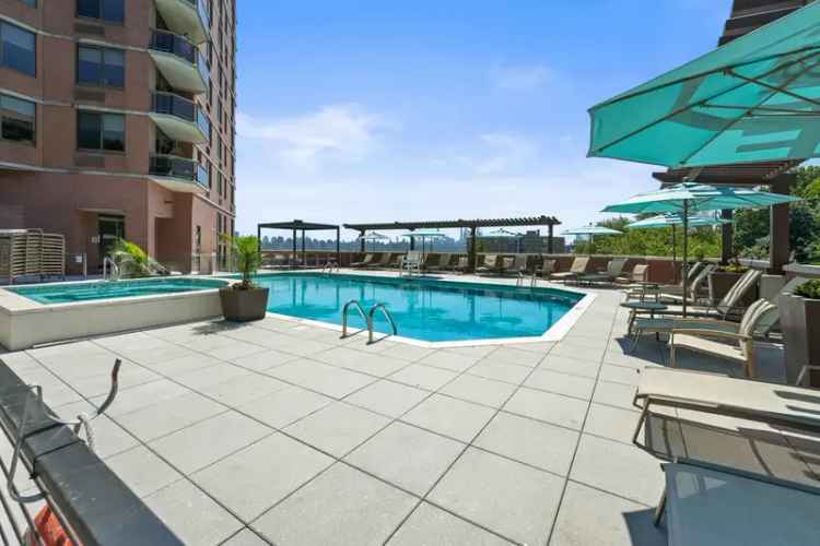 Rent Apartments in Edgewater with City Views and Luxurious Amenities