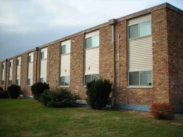 Rent 2 Bedroom Apartment in Coralville with Great Amenities