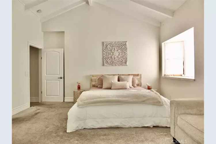 House For Sale in 611, West 121st Street, Los Angeles, California