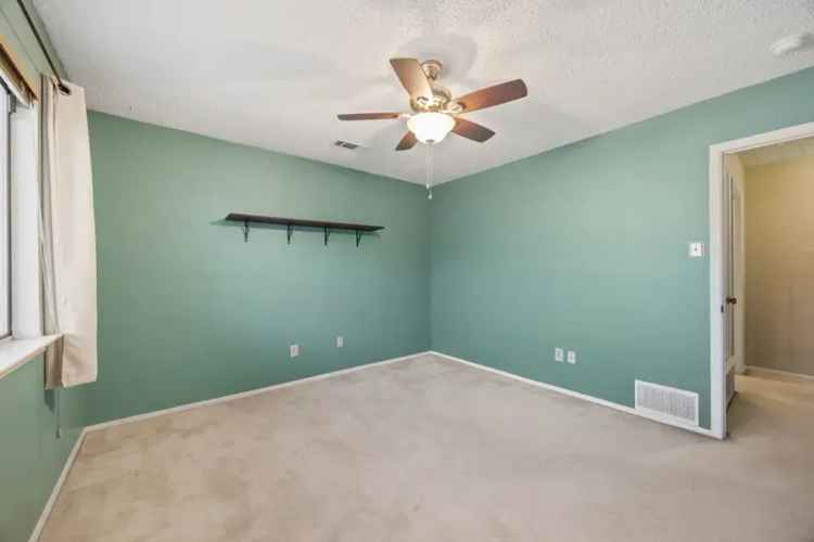 Rent Home in Garland Texas with 3 Bedrooms and Covered Patio