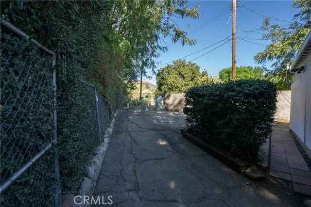 House For Sale in 14874, Tyler Street, Los Angeles, California