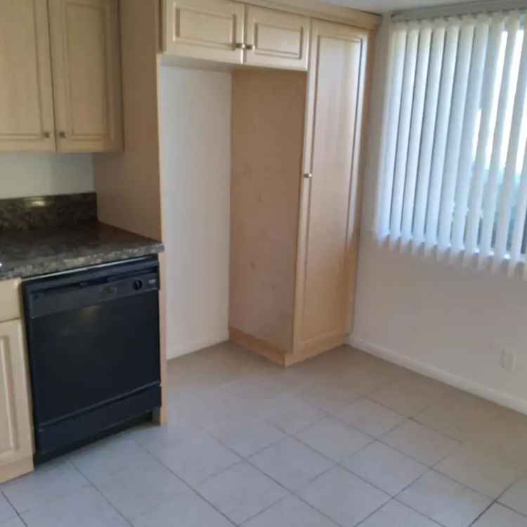 2 Bedroom 1 Bath Apartment for Rent with Pool and Garage