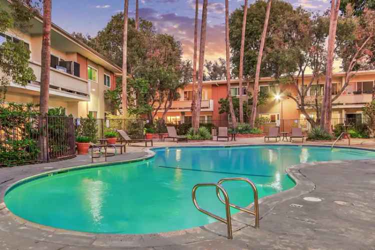 Rent Elegant Apartments near Melrose Avenue in West Hollywood