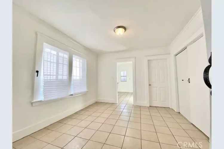 Buy Duplex in Los Angeles with Spacious Units and Open Layout