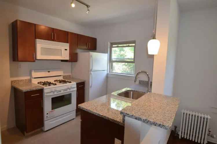 Rent Apartments in Larchmont West End Area with Renovated Features