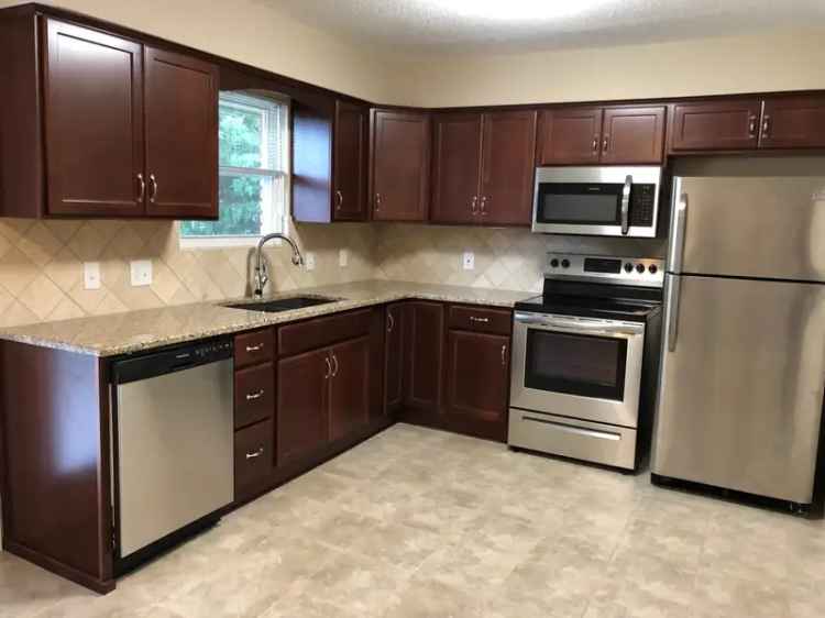 Rent Townhouse in Overland Park with Modern Kitchen and Private Patio