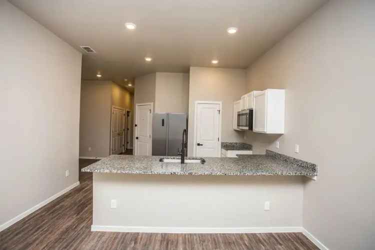 Rent Modern Duplex Apartment in Lubbock with Updated Features