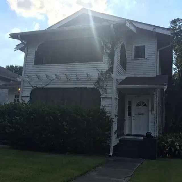 Rent Large Apartment with 4 Bedrooms on Pine St Near Tulane University