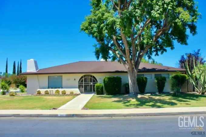 House For Sale in 611, Hewlett Street, Bakersfield, California