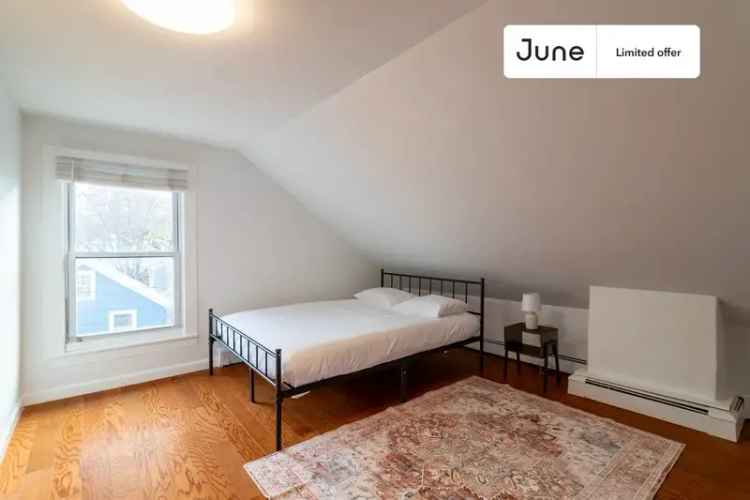 Rent Queen Bedroom in East Cambridge with Amazing Amenities