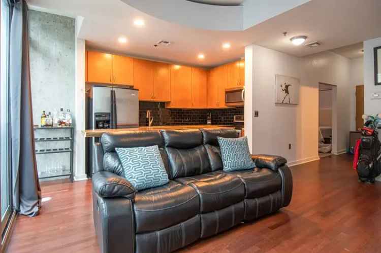 Rent Beautiful Condo 1 Bed 1 Bath in Downtown Nashville with Amenities