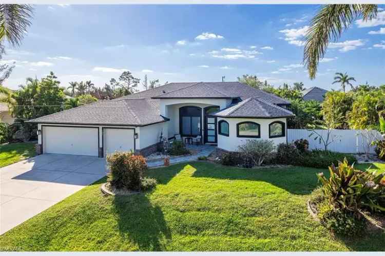 Buy House in Florida with Pool, 3 Bedrooms, and Spacious Yard