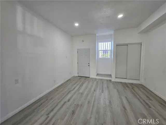 House For Sale in 9705, South Normandie Avenue, California