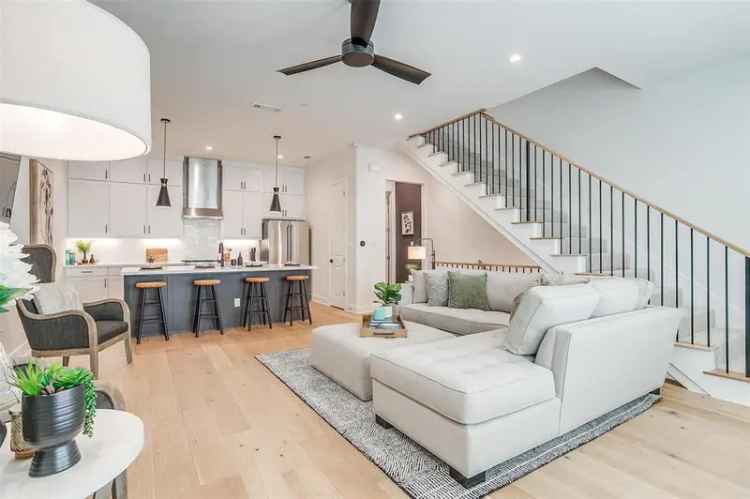 Rent Luxury Townhome Near Dallas and DFW Airport with Modern Features