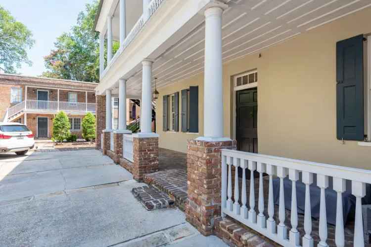 Apartment for Rent in French Quarter with Modern Amenities