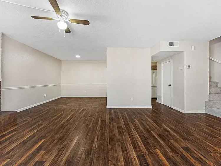 Rent Apartment Unit with Covered Parking and Updated Kitchen Near UTD