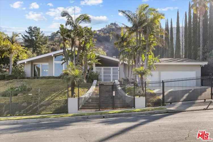 House For Sale in 4060, Alonzo Avenue, Los Angeles, California