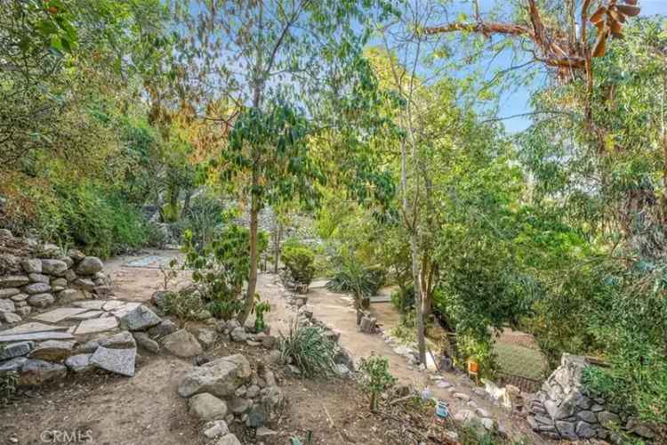 Buy Residence in Tujunga with 4 Bedrooms and Scenic Views