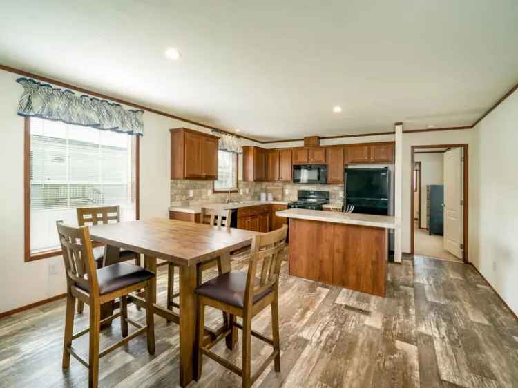 Rent Apartments in Penfield Farms with Scenic Views and Family-Friendly Amenities