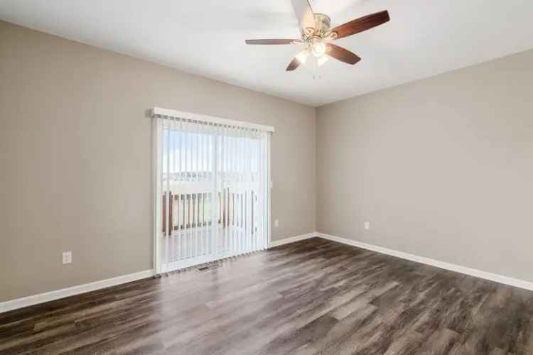 Rent a modern townhouse with 2 beds and 2.5 baths near Pickerington