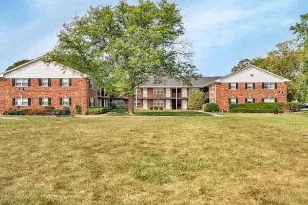 Rent Apartments in Glen Ellyn with Great Amenities Near Chicago