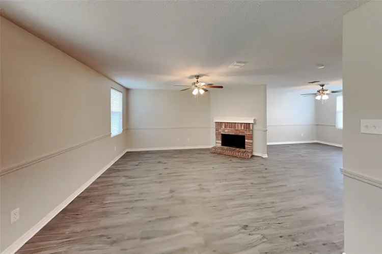 Rent 3 Bedroom Home in Arlington with Spacious Backyard and Updated Kitchen