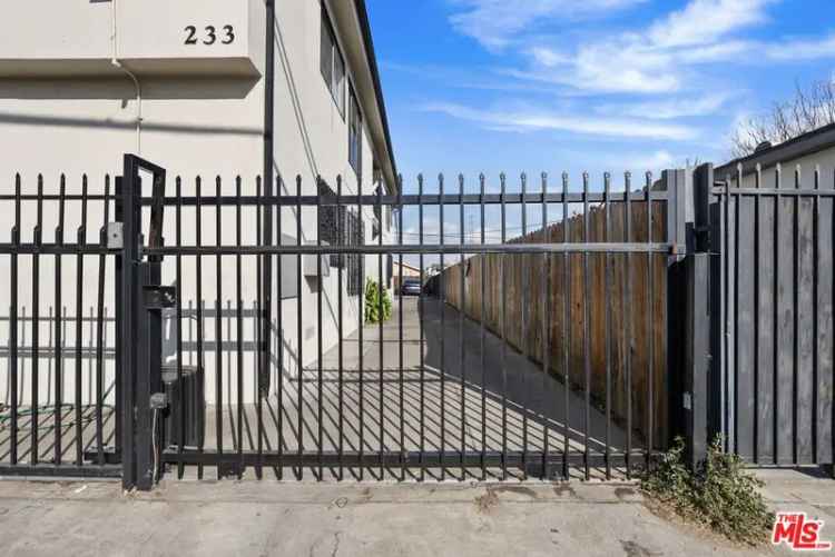 House For Sale in 233, West Century Boulevard, Los Angeles, California