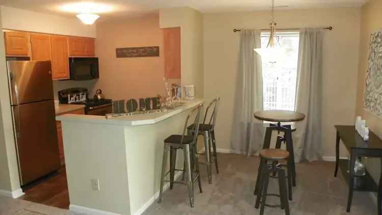 Rent Apartments at Oak Lake in Northwest Indianapolis with Great Amenities