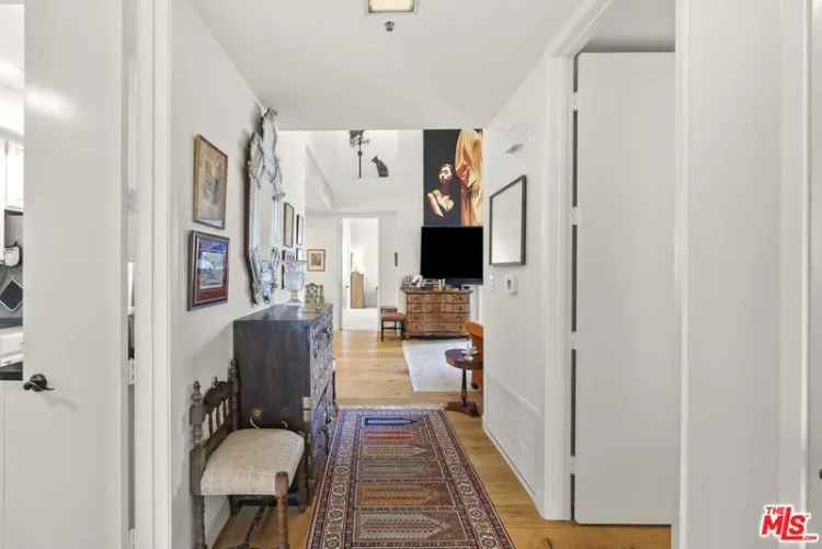 House For Sale in 2131, Century Park Lane, Los Angeles, California