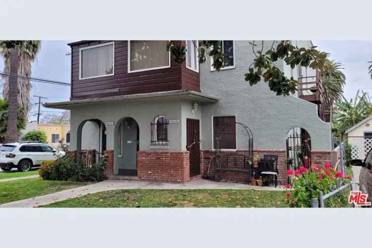 Rent beautiful 4-plex in Los Angeles with spacious units