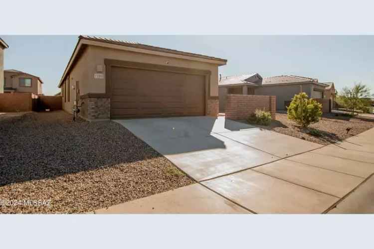 Rent Stunning Home in Rancho Marana with 4 Bedrooms and Backyard