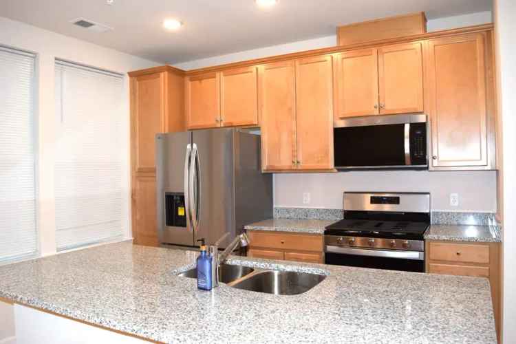 Rent Modern Townhouse in Princeton Junction with 3 Bedrooms and Garage