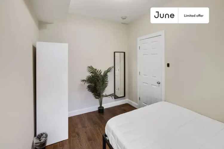 Room for Rent Queen Bedroom in Columbia Heights with Great Amenities