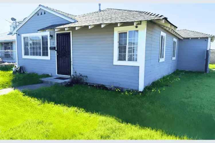 Buy charming home in Oakland with flexible layout and backyard