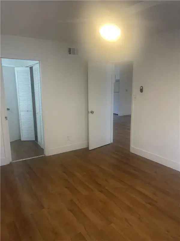 Rent Apartment Unit in Prime Location with Private Balcony and Amenities