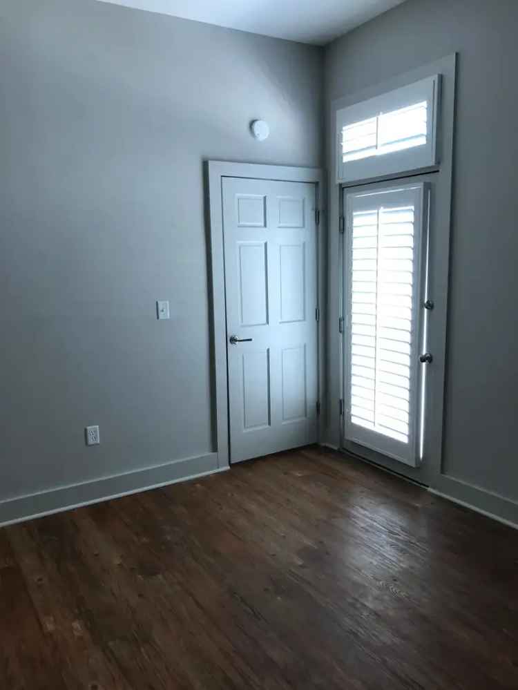 Rent Apartment Unit in a Well Maintained Building on King Street