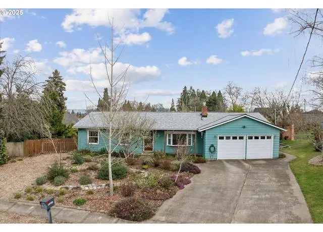 House For Sale in 13755, Southwest Bonnie Brae Court, Beaverton, Oregon