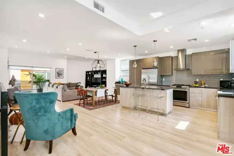 Rent Modern Townhome with 4 Bedrooms and Rooftop Deck Near Beverly Hills