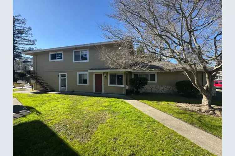 Affordable Rent Updated Corner Unit in Central Santa Rosa with Pool