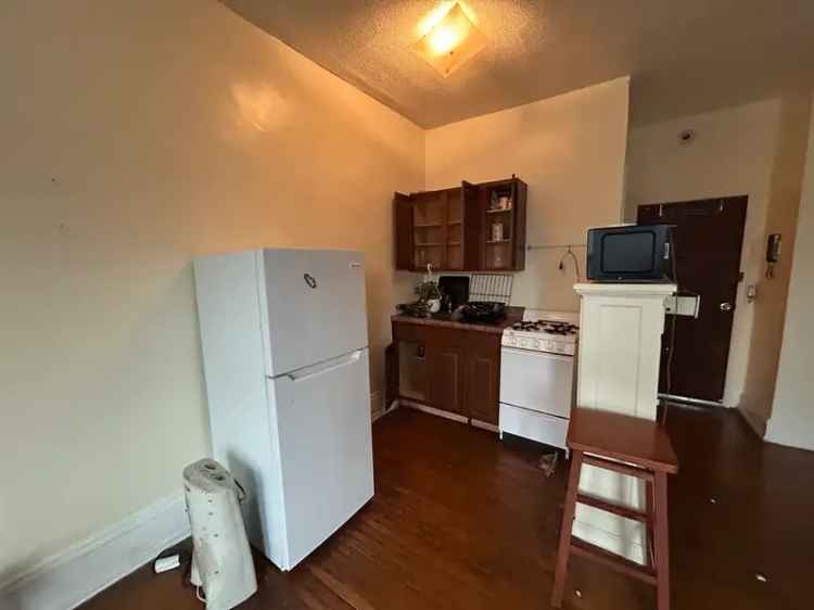 Rent Studio Apartment in University City with Natural Light and Great Amenities