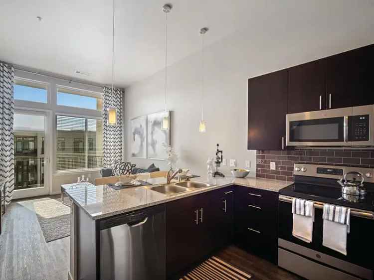 Rent Luxury Apartments with Stunning City Views in Denver