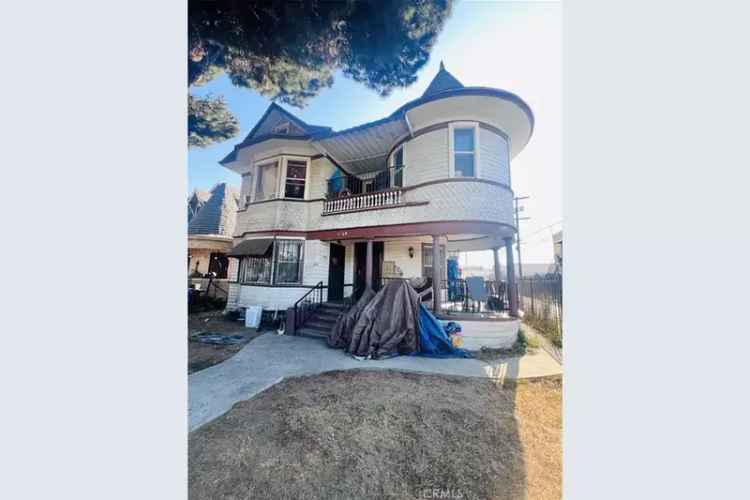 Duplex for Sale in Los Angeles with Charming Victorian Style