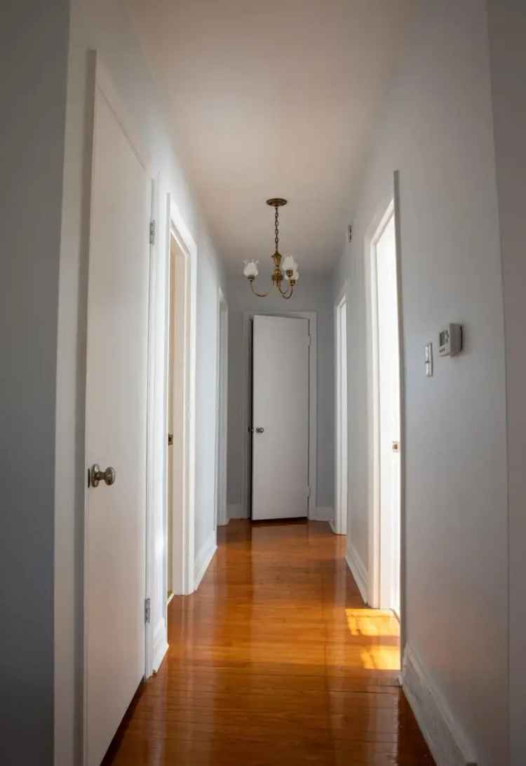 Rent Rooms in Spacious 3 Bedroom House Near University and Chevy Chase Downtown