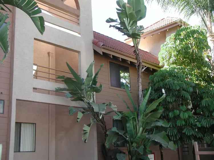 Rent townhouse style apartments in Glendale with modern amenities