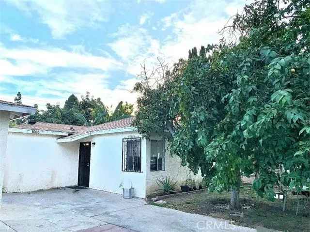 House For Sale in Santa Ana, California