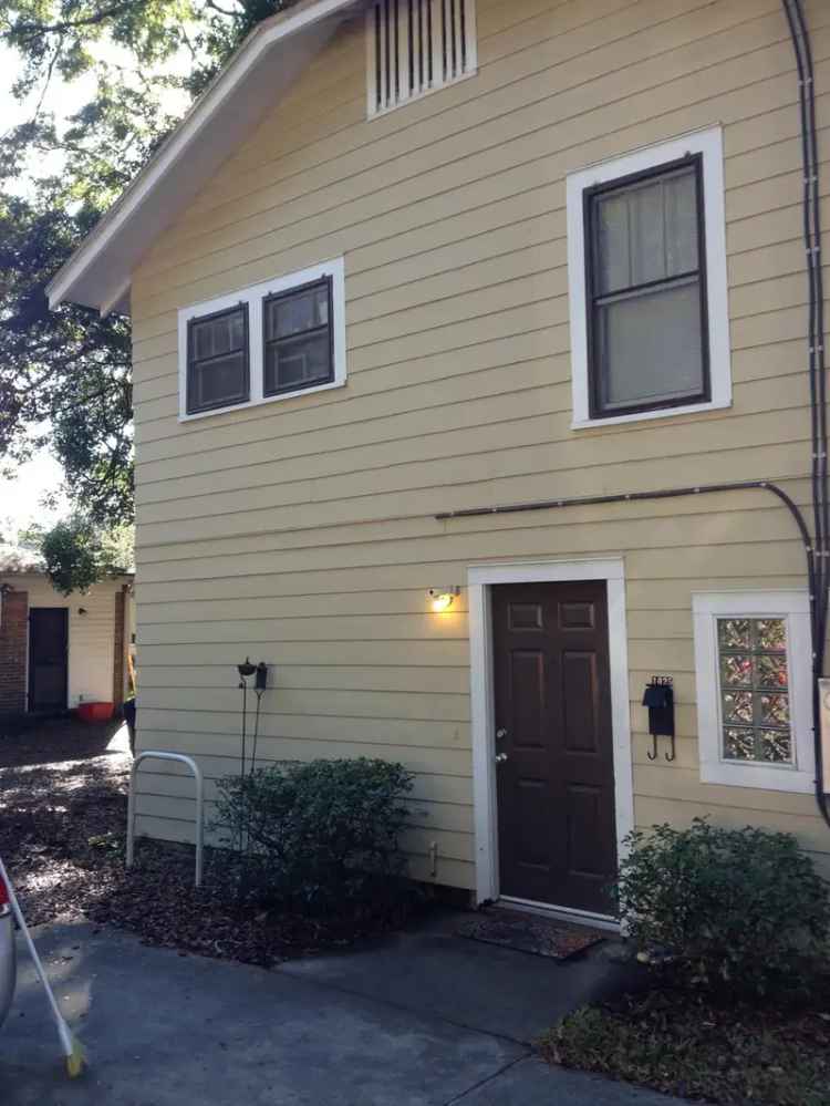 Rent 1 Bedroom Apartment in University Heights with Parking and AC