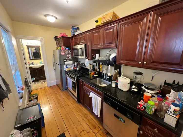 Rent Apartment Unit in Porter Square with 3 Beds 2 Baths and Modern Amenities