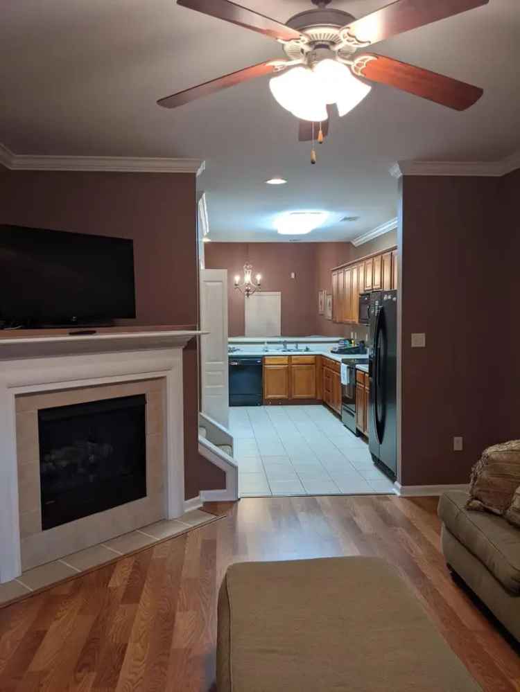 Rent Townhouse in West Knoxville with Updated Flooring