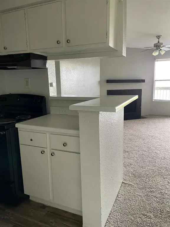 Rent Cozy Apartment Unit with Great Amenities in Baytown