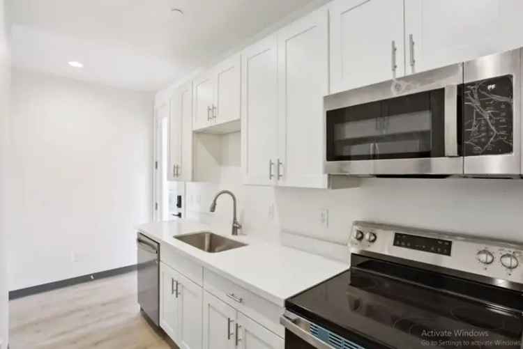 Rent 8 Bedroom Townhouse with Modern Amenities in Husky Urban Living